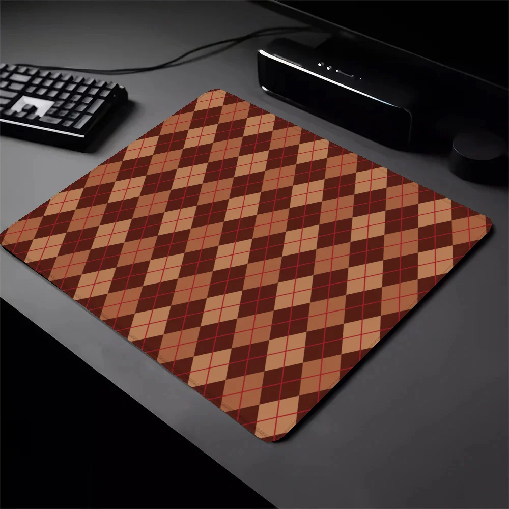 Small Mause Pad Mouse Color Diamond Check Gaming Mouse Mat Pc Accessories Pad on the Table Mousepad Gamer Deskmat Mats Keyboard