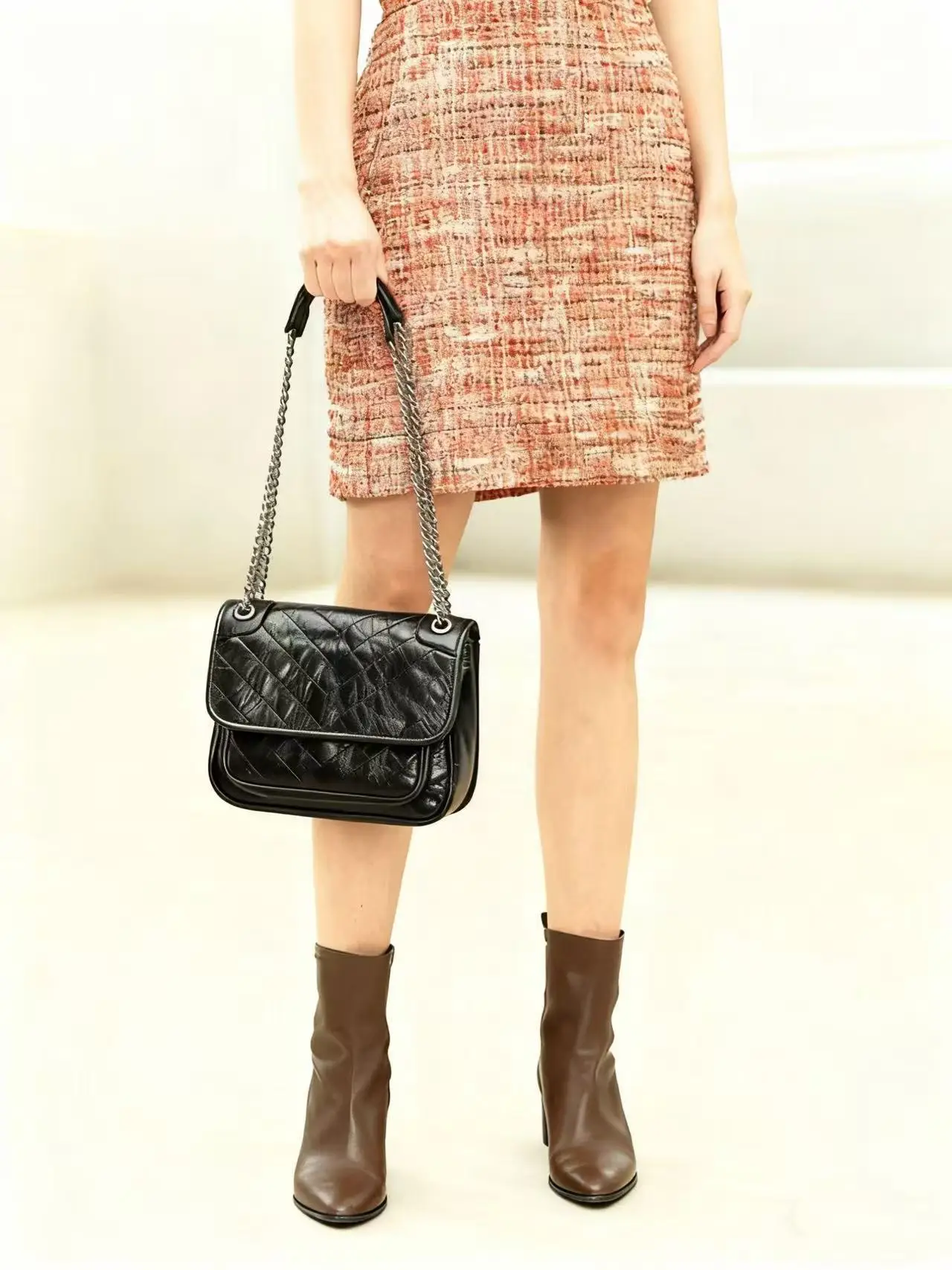 

2025 Fashionable women's classic shoulder bag, high-quality oil wax leather handbag, shoulder bag, fashionable design wallet