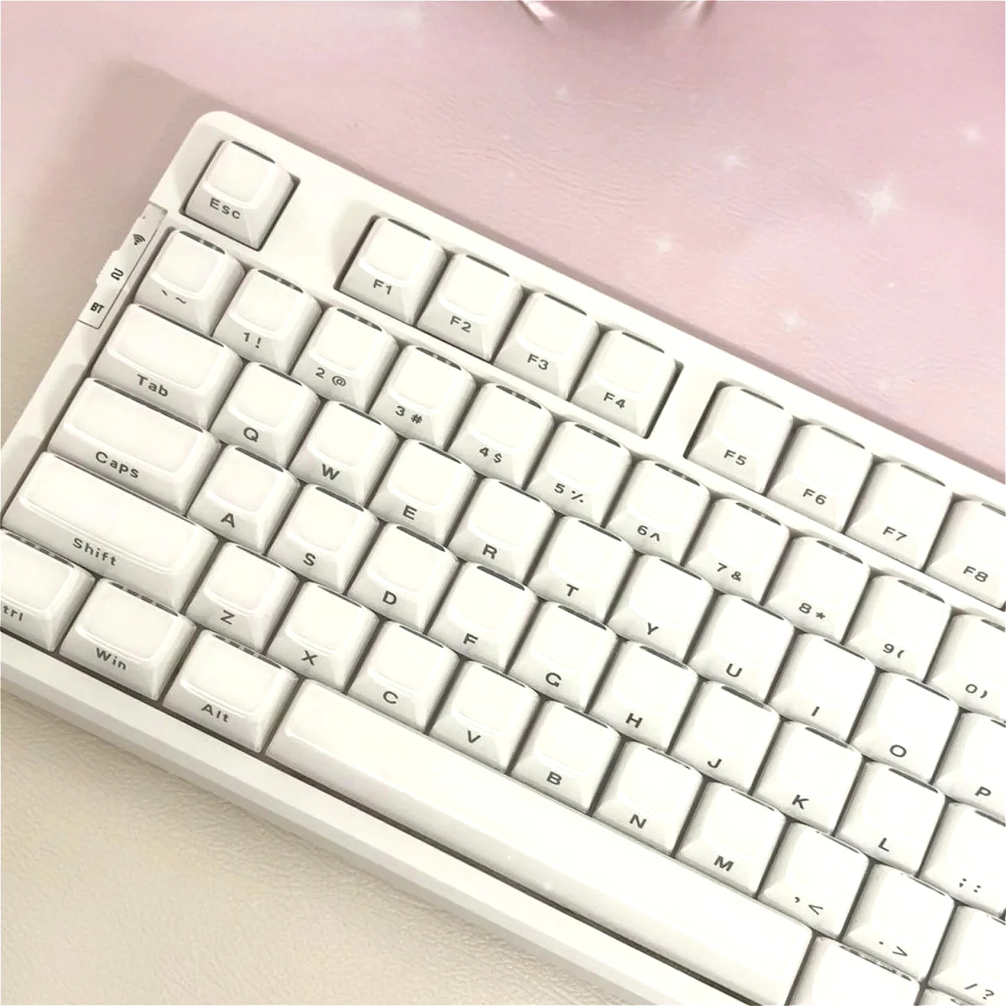 

Crystal Jelly Side Engraved OEM Keycap PBT+PC 136 Keys, Customized for 60/84/98/108 Girls' Pink Mechanical Keyboard