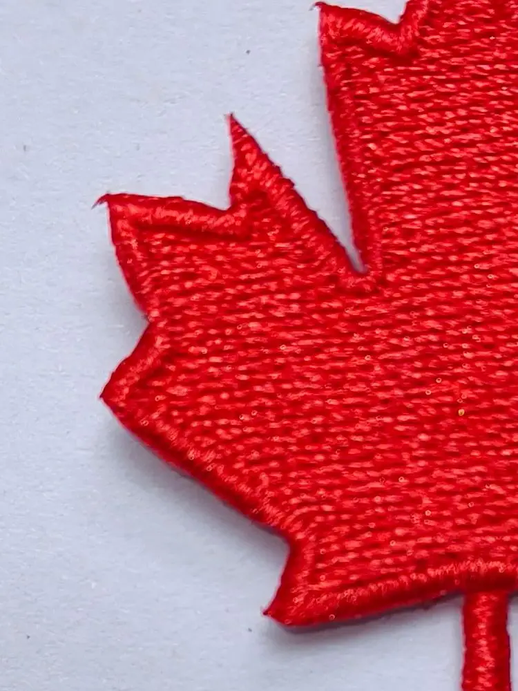 Hot! CANADIAN RED MAPLE LEAF Iron On Patch Canada Symbol On Clothes DIY Cartoon Patch For Clothes Sticker(≈ 3.5 * 4.1 cm)