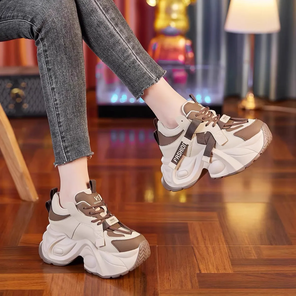 

Хит продаж: женские кроссовки в стиле Dad Shoes, осенне-зимняя новинка с плюшевой подкладкой и увеличенной внутренней высотой.