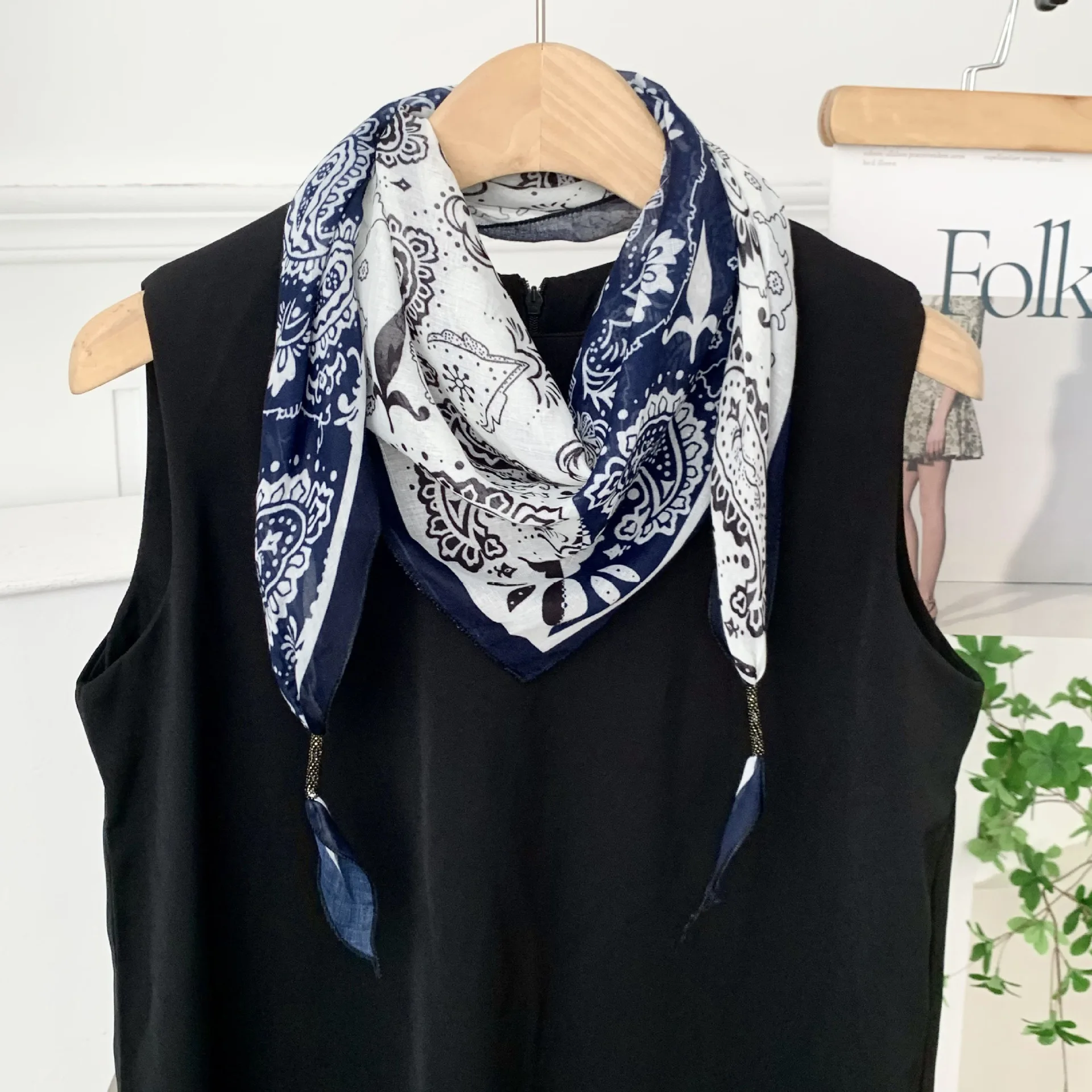 Premium Chinese Style Paisley Triangle Scarf Women Lightweight Beaded Neck Wrap Head Scarf Shawl Pee Skirt Layering Accessory