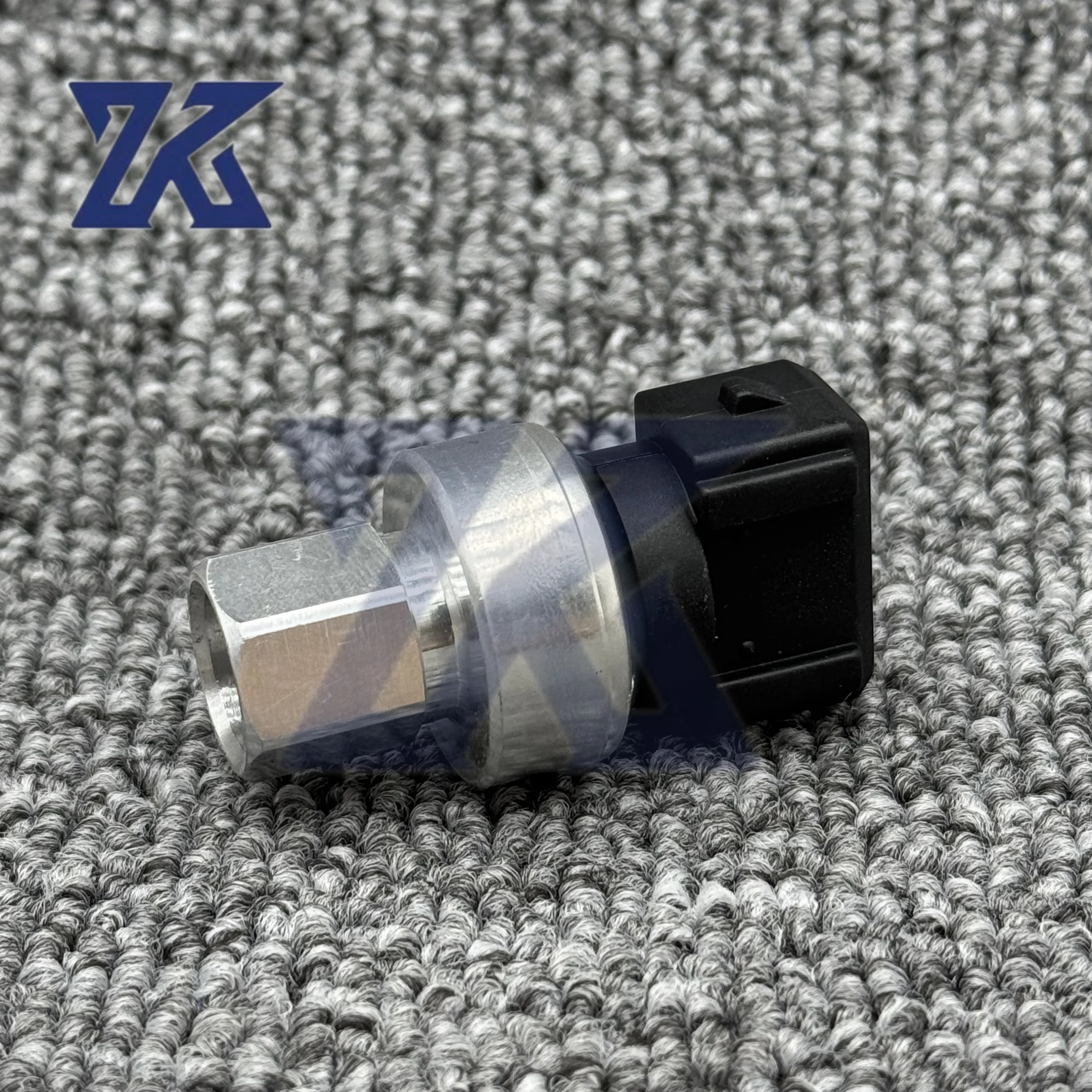 

Датчик давления воздуха хладагента LR086926 для Range Rover L405 L460 Range Rover Sport L461 L494 Velar L560 Discovery 5 L462