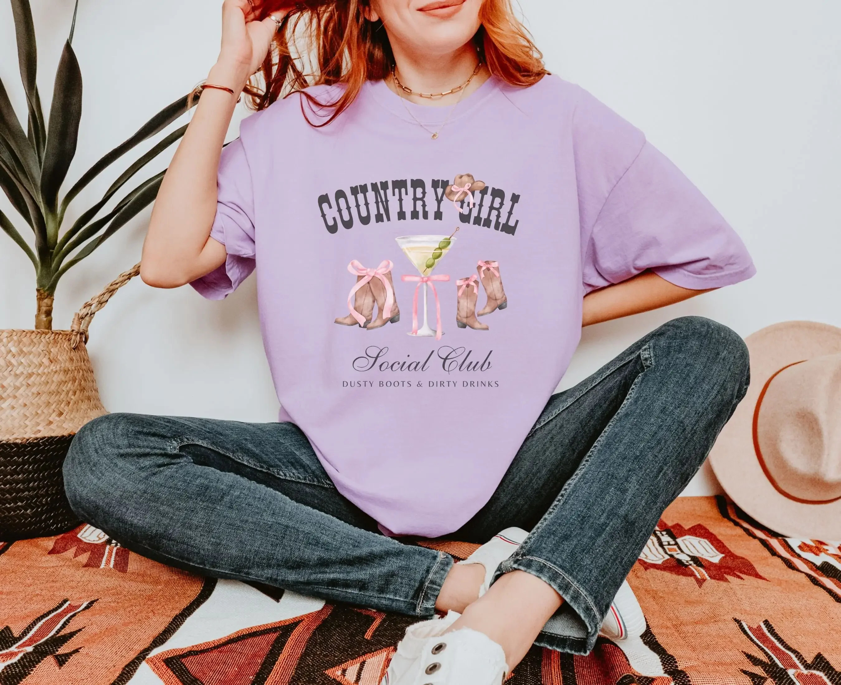 

Футболка Cowgirl Coquette Martini Comfort Colors, одежда для социального клуба, деревенский западный коктейль для нее