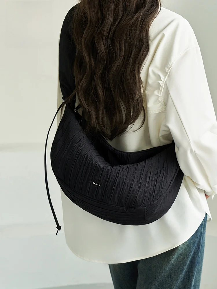 

Aokang Dumpling aped Women's Bag 2025 New Faion Versatile oulder Bag Large Capaci Slant Cross Bag for Commuting And Work