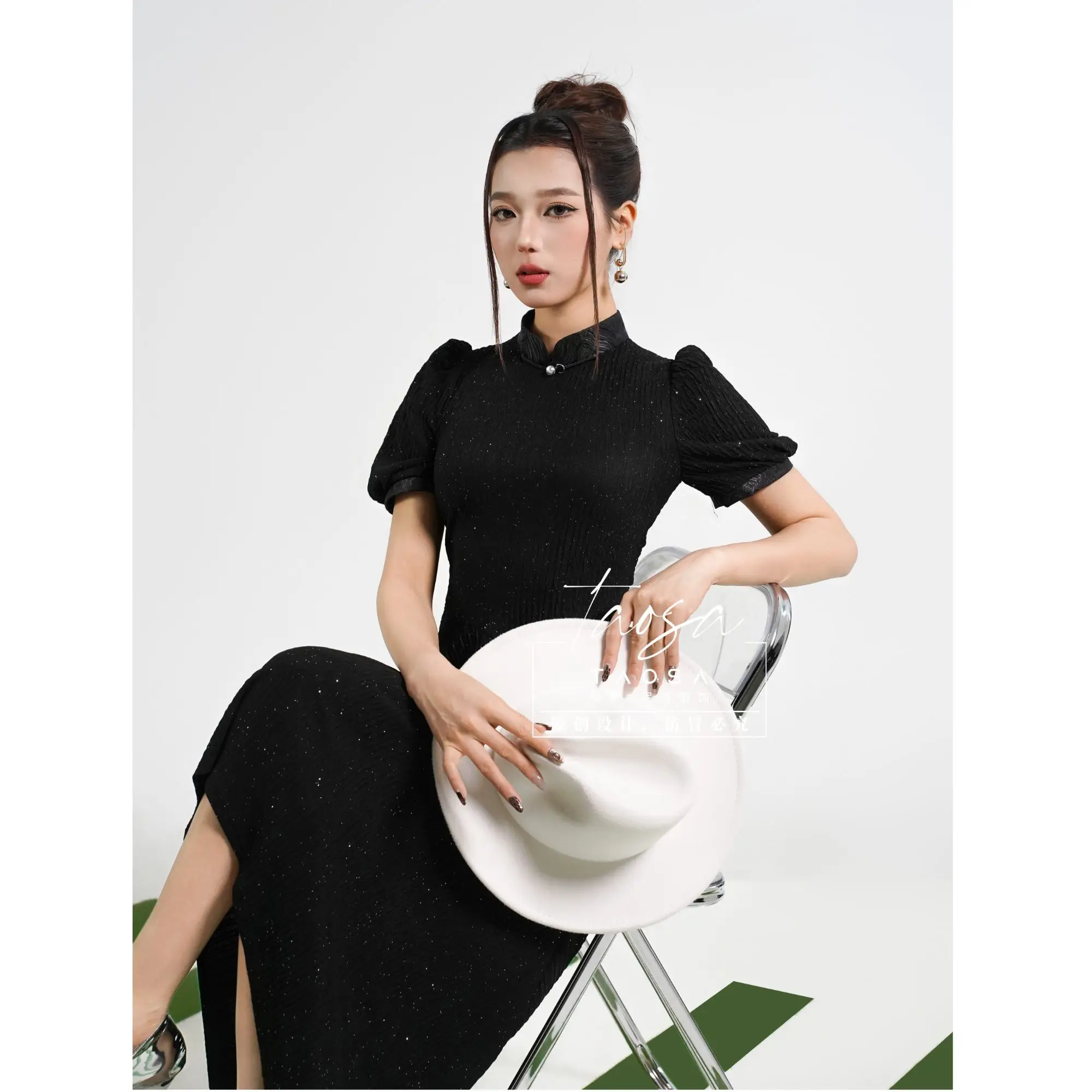 فستان أسود بأكمام قصيرة #2