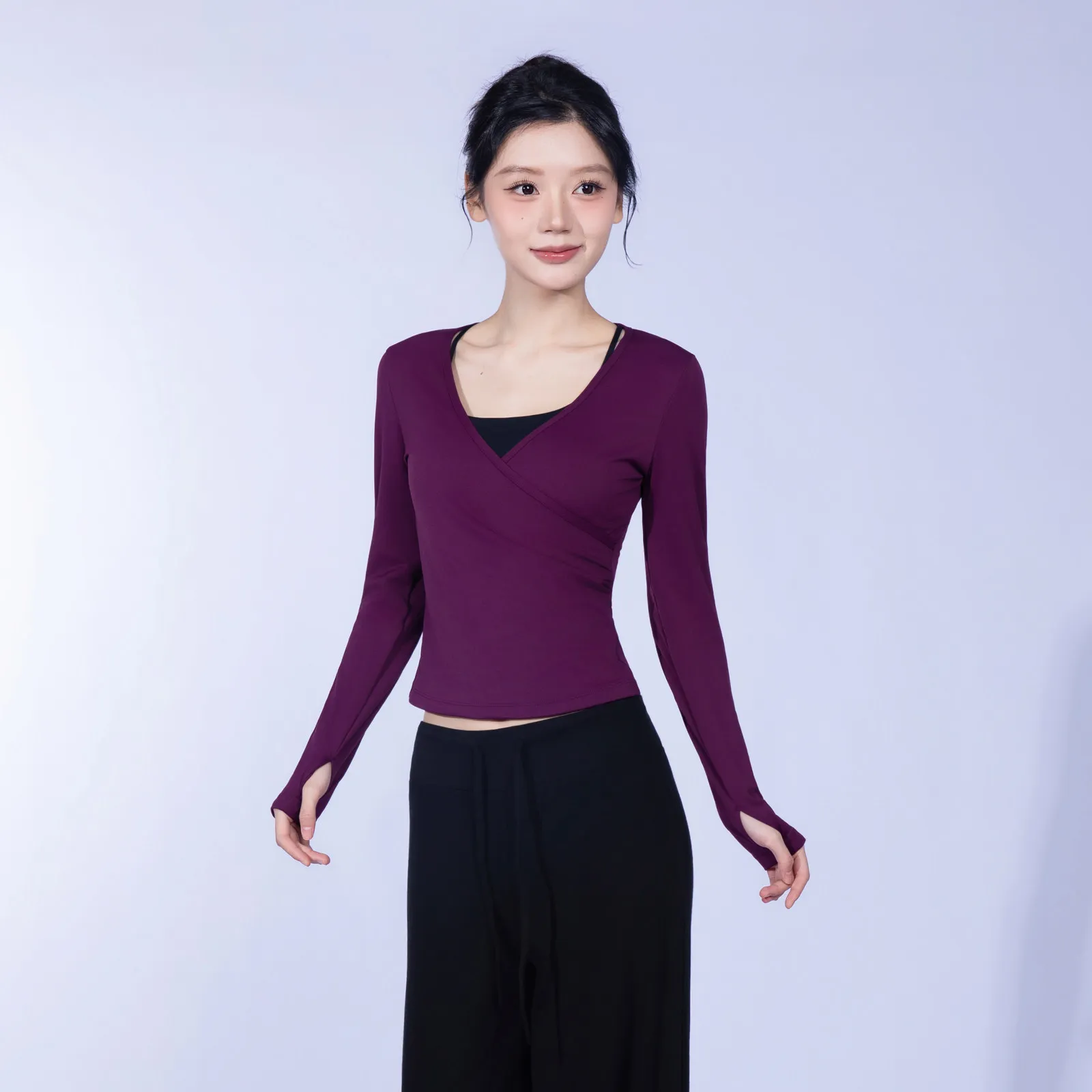 Damen Sport-Langarmshirt mit V-Ausschnitt, 2026 Neu, Tailliert, Schlankmachend, Pilates, Schnelltrocknend, Yoga-Bekleidung, T-Shirt, Bluse – Detail 2