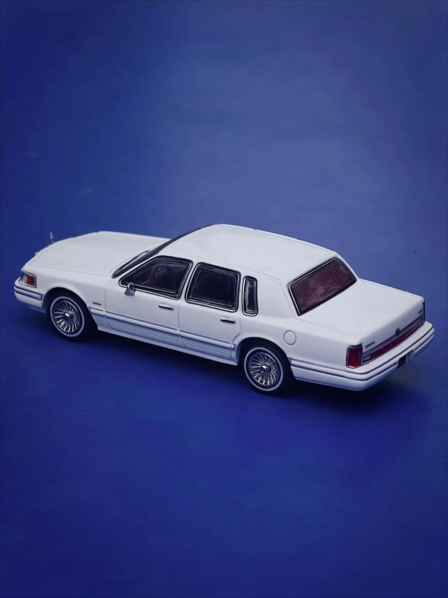 Spot MK1:64 1992 Lincoln City Lincoln Town Autoräder Stoßdämpfer Legierung Automodell