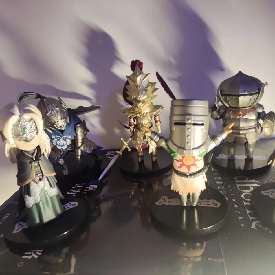 Q نسخة الظلام النفوس أنيمي عمل الشكل Solaire Artorias Ornstein حارس النار دمية أنيمي تمثال نموذج لعب للأولاد الهدايا