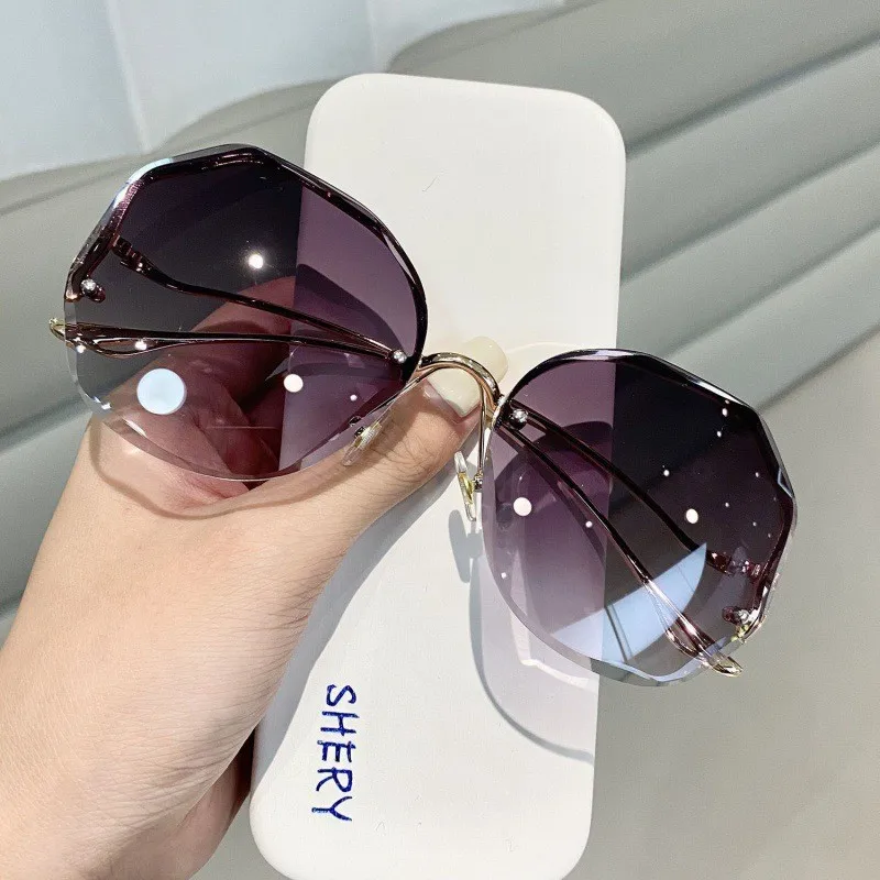 2023 Luxury Brand Design Vintage Rimless Rhinestone Sunglasses Women Men Fashion Gradient Lens Sun Glasses Shades for Female