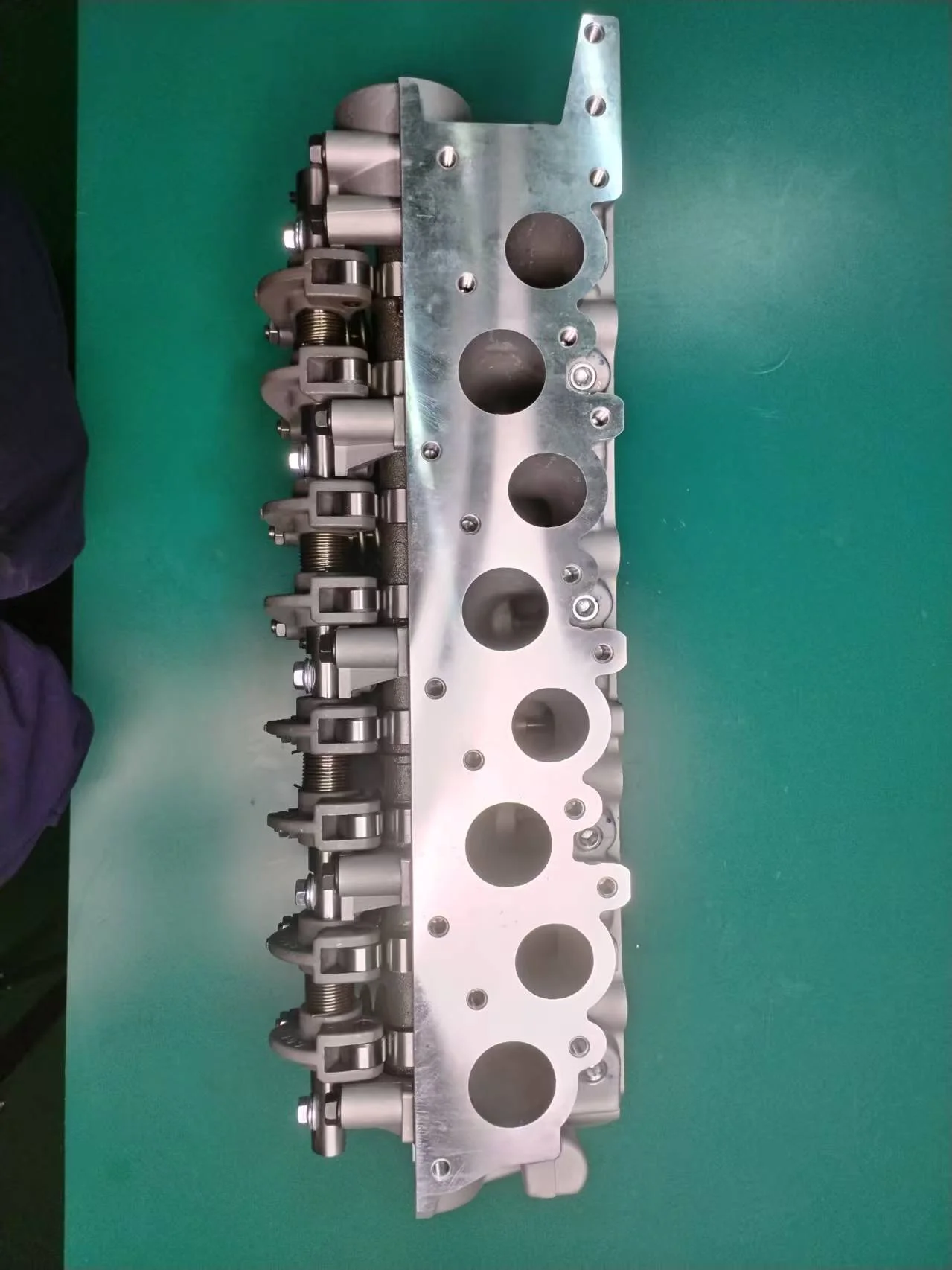 Engine Cylinder Head 908770 22100-42700 Complete With Rocker Arm For Hyundai Mitsubishi 4D56 Diesel Engine Auto Parts