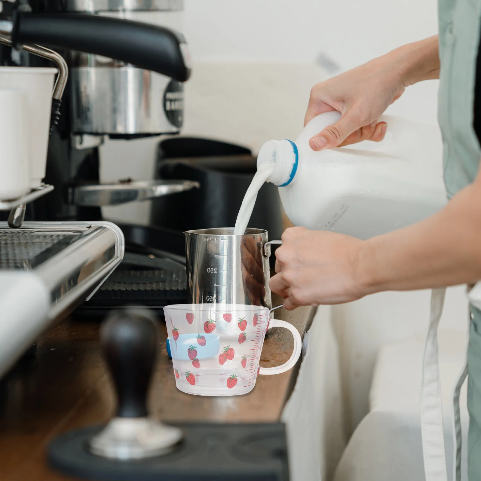 

1Pcs Strawberry Pattern Cup High Quality Transparent Glass Water Vessel Wide Mouth Scaled Beverage Container for Cold Drinks Ice