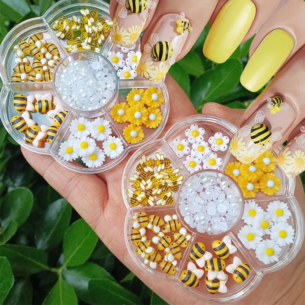 7Grids/Box 3D Bee Daisy Nail Charms Cute White Yellow Resin Flower Bee Nail Art Decorations Spring Summer DIY Nail Accessories