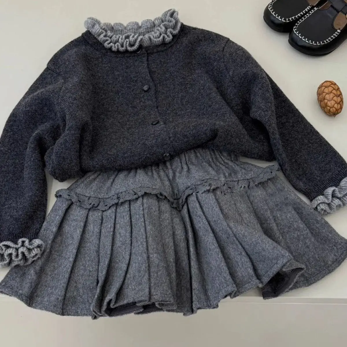 

Girls' Set Autumn/Winter New Collection Children's Ear fungus Lace Sweater Cardigan+Woolen pleated Half Skirt 2-piece Set