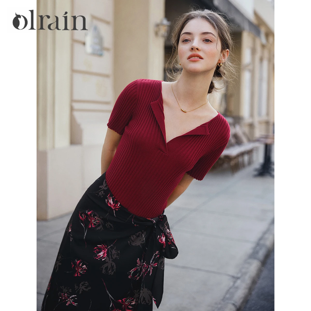 

OLrain женский топ с короткими рукавами, красный вязаный пуловер с полуоткрытым вырезом, лето 2025 г., элегантный эластичный женский джемпер O57XZ98133