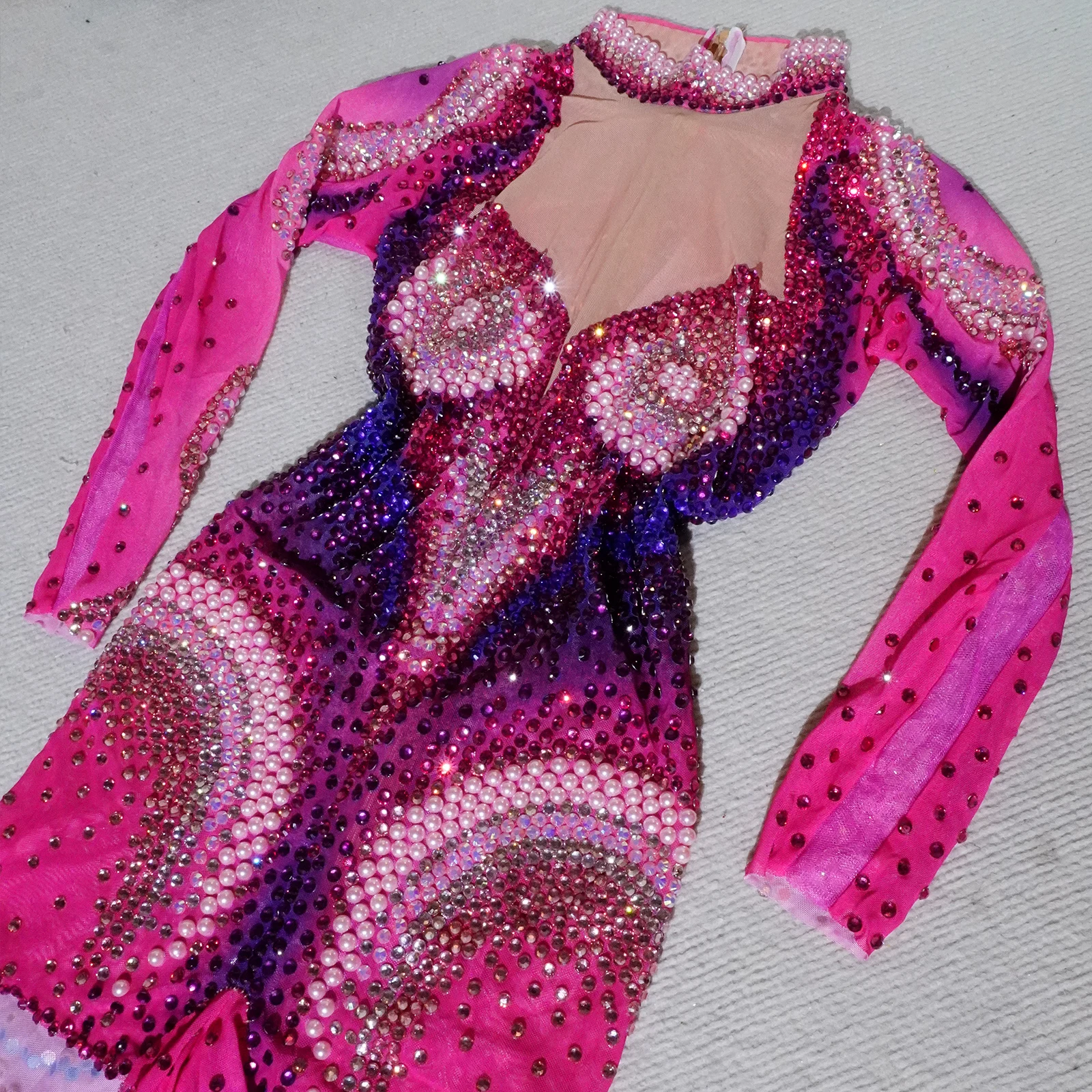 الفاخرة الوردي حجر الراين طويلة الأكمام ارتداءها راقصة المرحلة ارتداء أداء تظهر فتاة شير سحب الملكة الزي بار ملهى ليلي الإناث DS