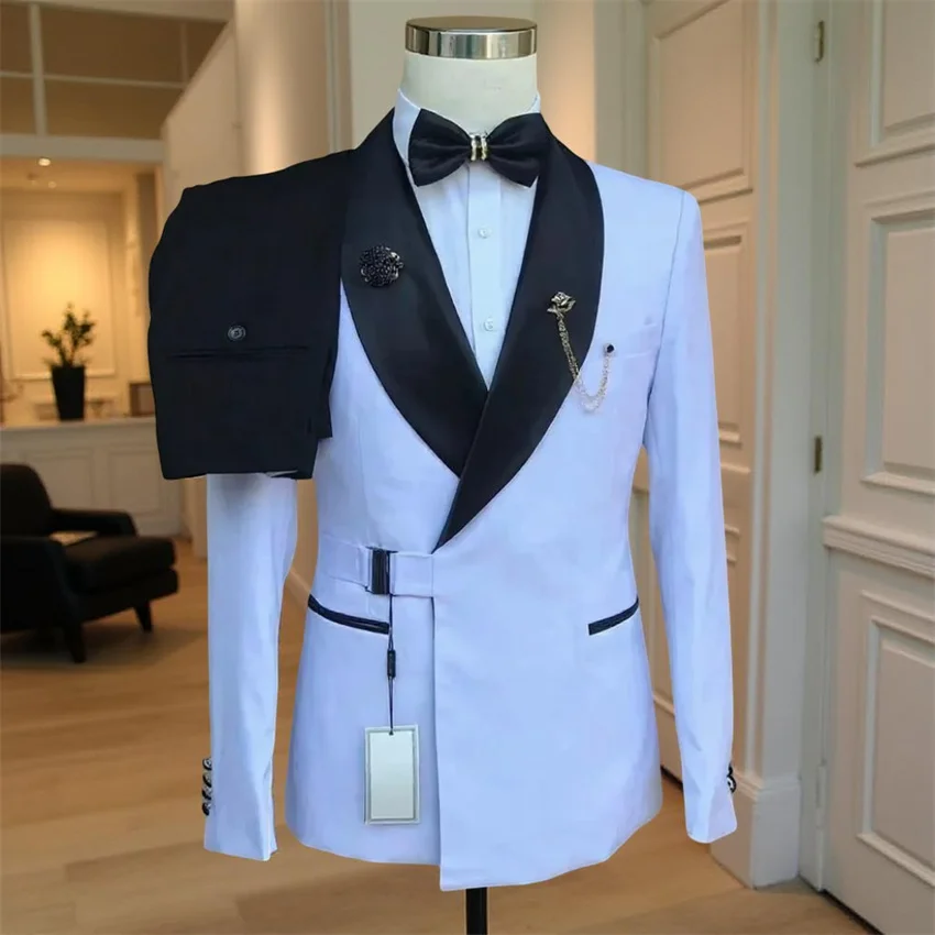 

Свадебный смокинг для жениха с пряжкой, приталенный мужской костюм, белый пиджак с черными брюками, комплекты официального мужского модного костюма