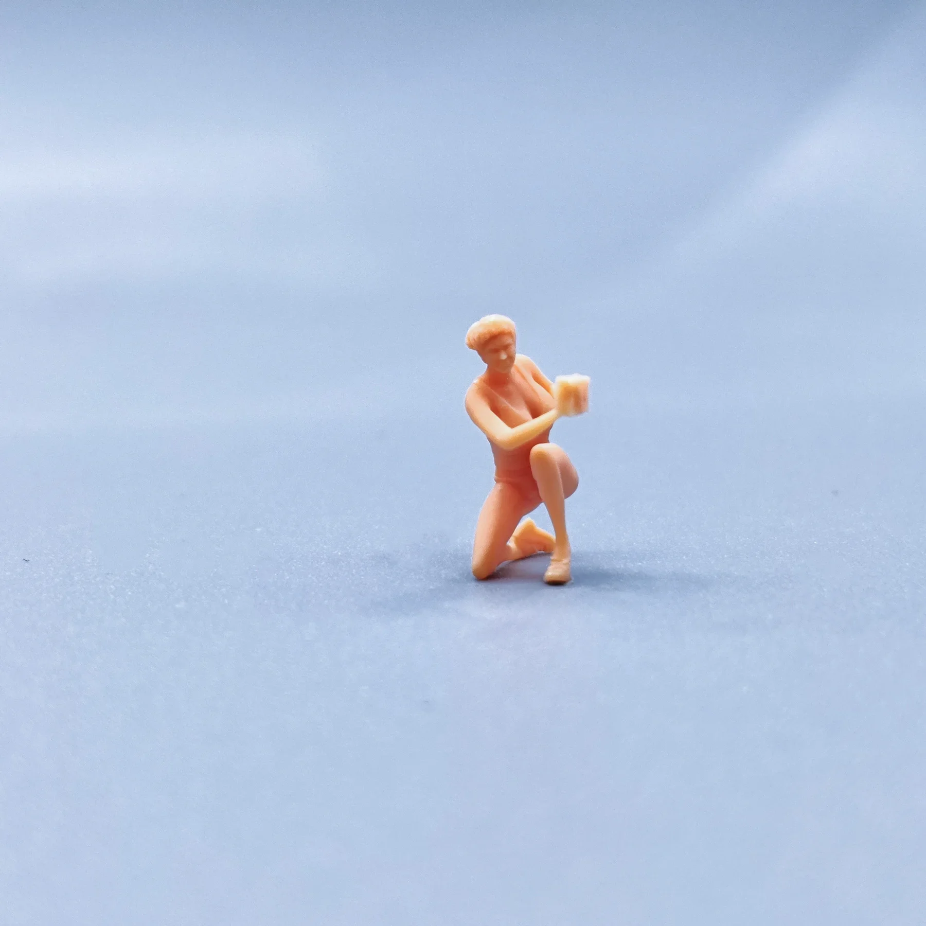 1/64 1/50 1/43 Figurines Scale Model Resin Graffiti Girl Car Wash Girl Repair  Uncolored Miniatures Diorama Hand-painted V024