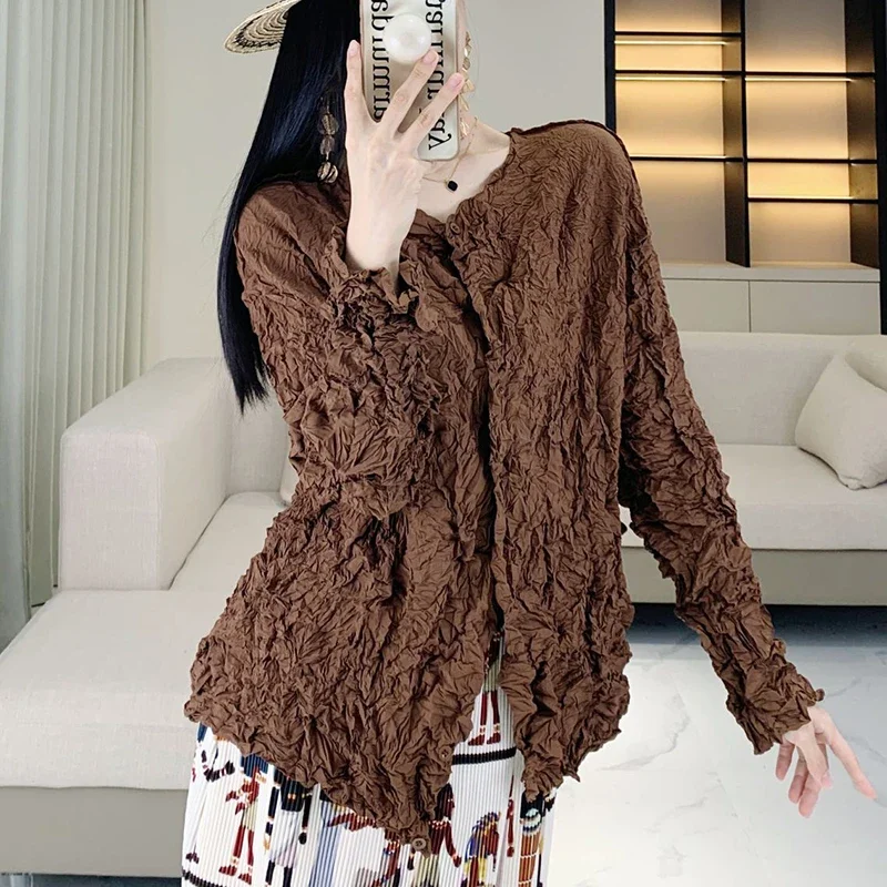 مطوي المرأة قميص 2025 الخريف منتج جديد بلون طويل الأكمام واحدة الصدر تصميم أنيق وفريد من نوعه معطف فوقي الإناث