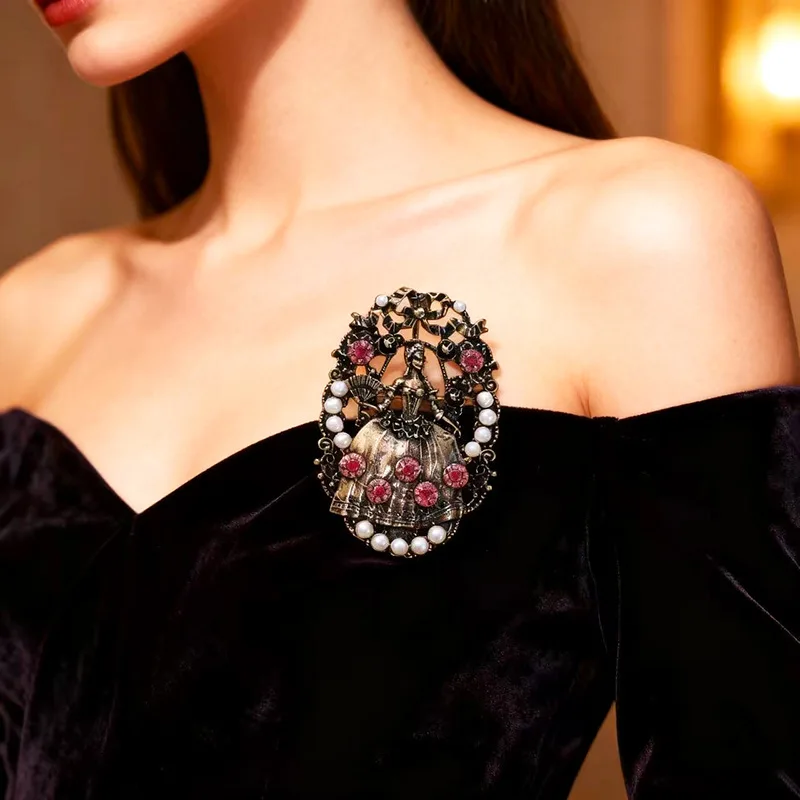 

Vintage Heavy Industry High-end Openwork Fan Noble Princess Brooch with Pearls and Rhinestones Deco Party Gifts
