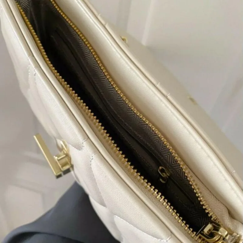 Small Fragrant Breeze Cream Small Square Bag Women\'s Bag New Niche Design Chain Crossbody Bag Versatile Commuting Shoulder Bags