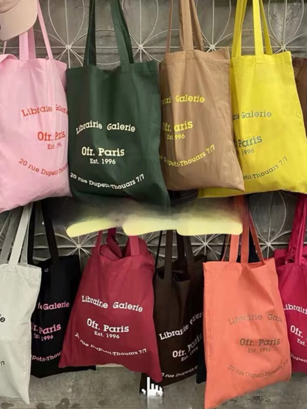 

Парижский книжный магазин, простая сумка на одно плечо с буквенным принтом, летняя женская сумка из тонкой ткани, большая сумка контрастного цвета с мягкой ручкой