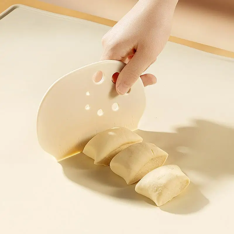 1pc Cake Spatula With Scale Food Grade Dough Scraper Baking 