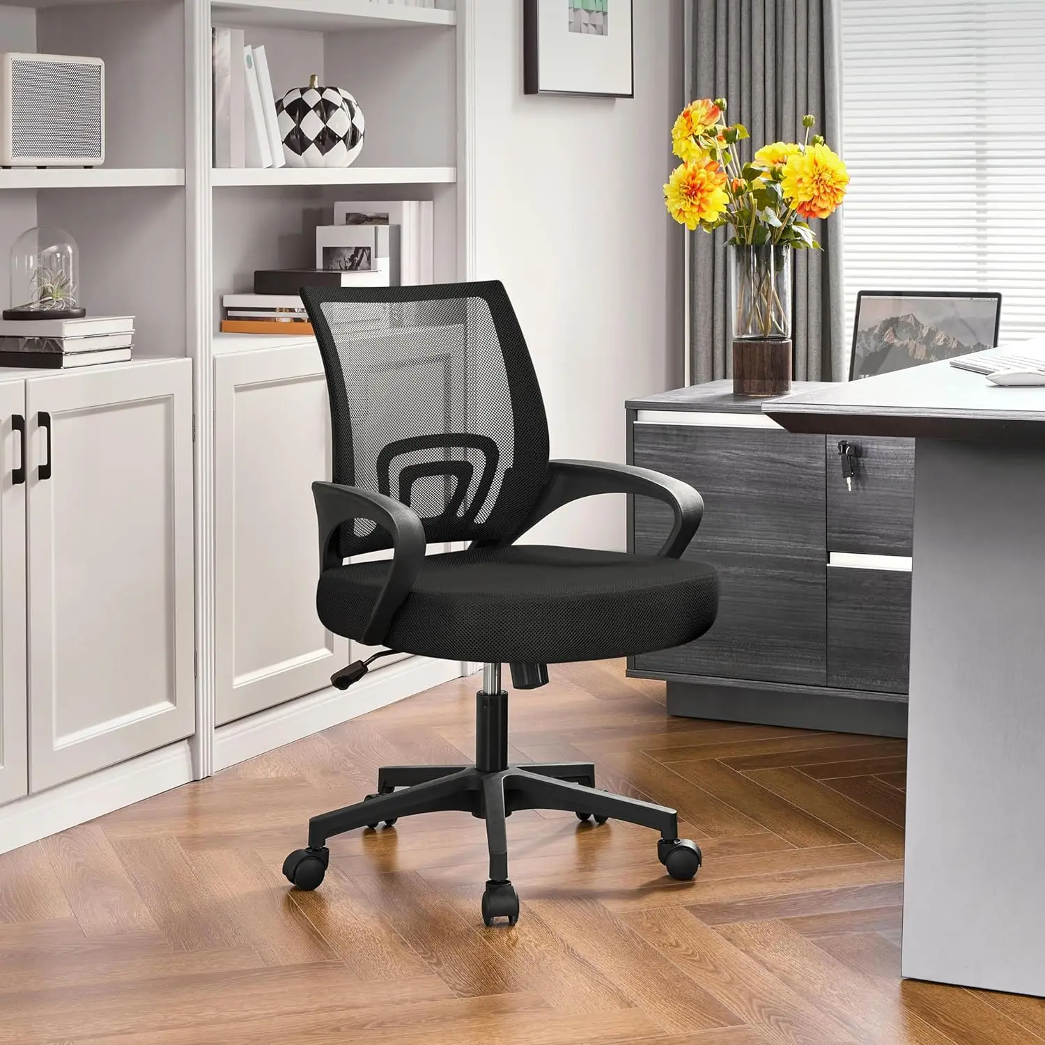 Ergonomic computer chair with adjustable back and lumbar support armrests, suitable for home office work and study