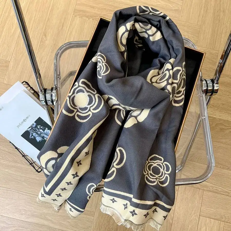 Beautiful Flowers Jacquard Acrylic Cashmere Scarf Soft Comfort Autumn Winter Neckerchief Shawl Women Leisure Travel Wraps
