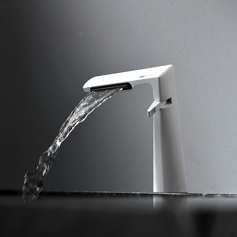 

Creative Brass Basin Faucet Deck Mounted Hot Cold Sink Mixer for Bathroom Bathroom Sink Faucet Lavatory Mixer Brass