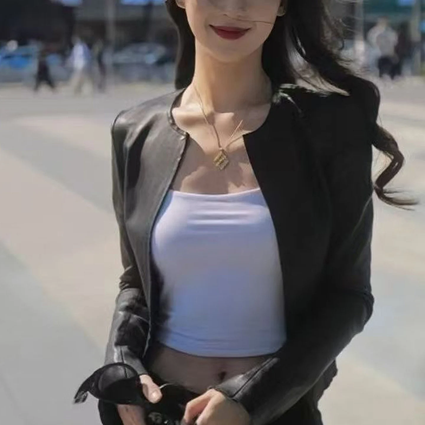 

Модная корейская кожаная куртка на молнии с эластичными вставками, женская, весенняя, новая, приталенная, короткая, в стиле мотоциклетной куртки, трендовая