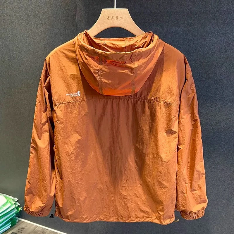 

Легкая летняя уличная повседневная мужская куртка, дышащая спортивная куртка свободного покроя, защита от ультрафиолета, украшенная молнией...