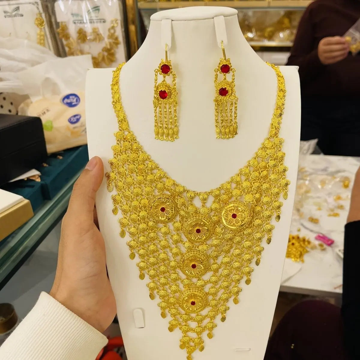 

New European Dubai Fashion 24K Gold Plated Necklace Earrings Exquisite Engagement Party Jewelry Set for Lovers