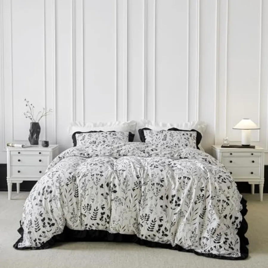 

Черный комплект постельного белья с растительным узором, 100% хлопок, 3 предмета: 1 декоративный пододеяльник в деревенском стиле с черными оборками и застежкой-молнией, 2 наволочки.