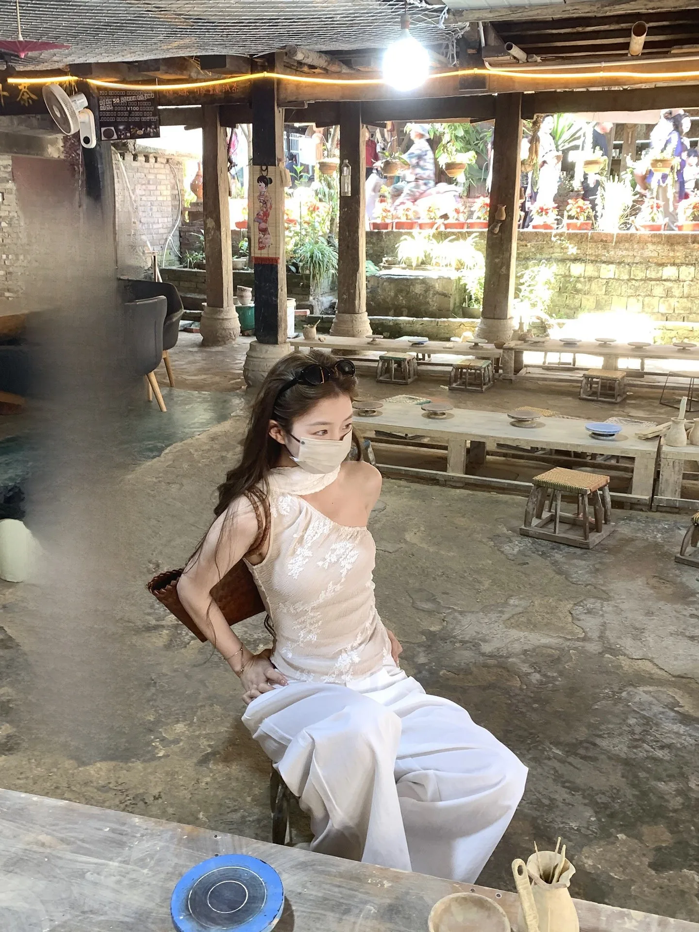 

XXIIUU Новинка: Женский облегающий топ с коротким рукавом и вырезом на боковом плече, из полиэстера, весна-лето