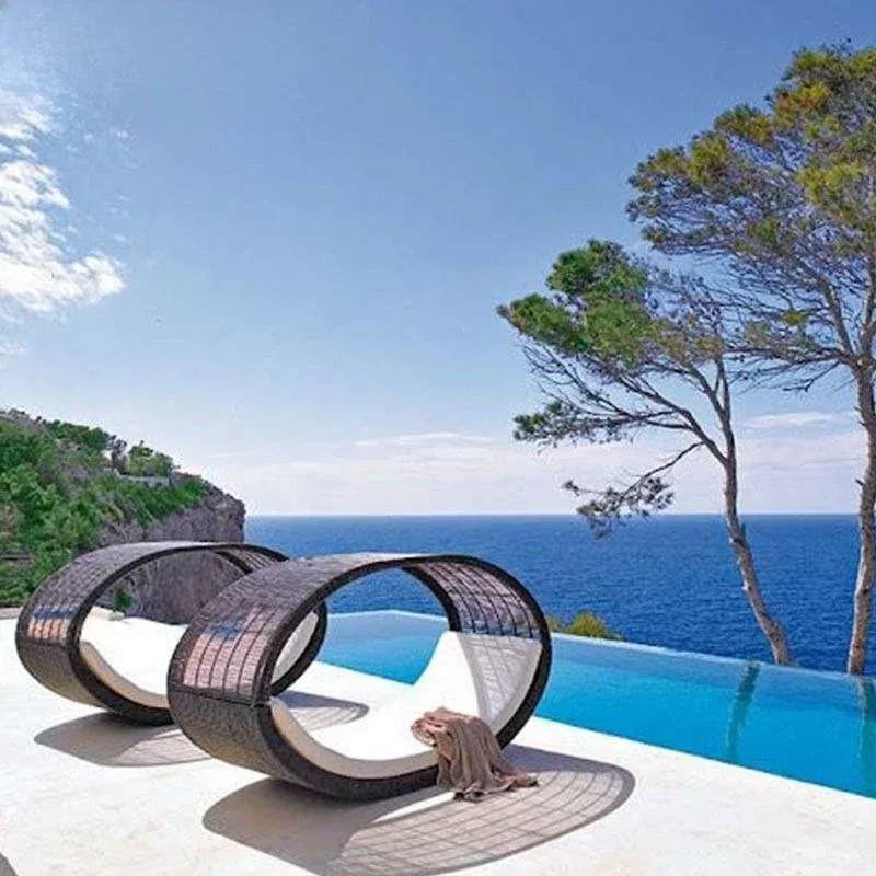 

Outdoor loungers Beach loungers Rattan chairs Swimming pool Balcony Circular terrace Courtyard