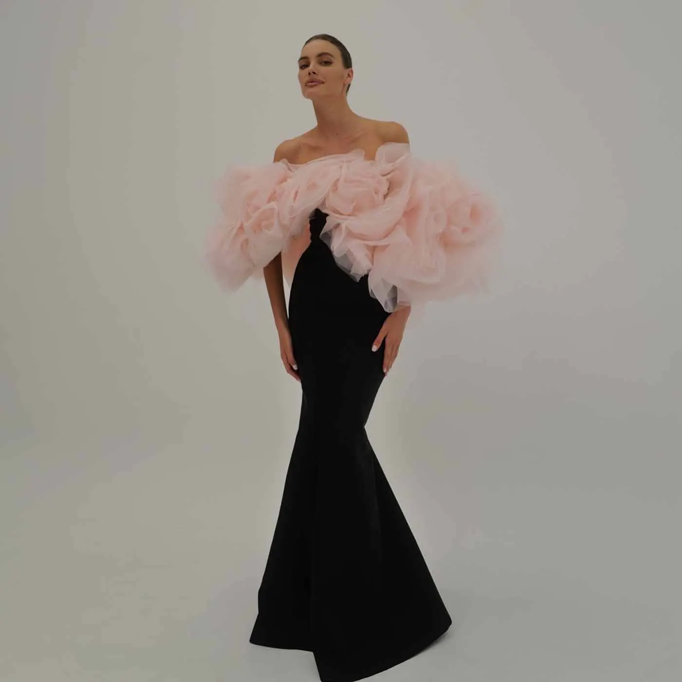 2025 Spring Black Mermaid Celebrity Party Dresses with Pink Shawls Unique Ruffles Big Flower Cape Long Evening Formal Dress