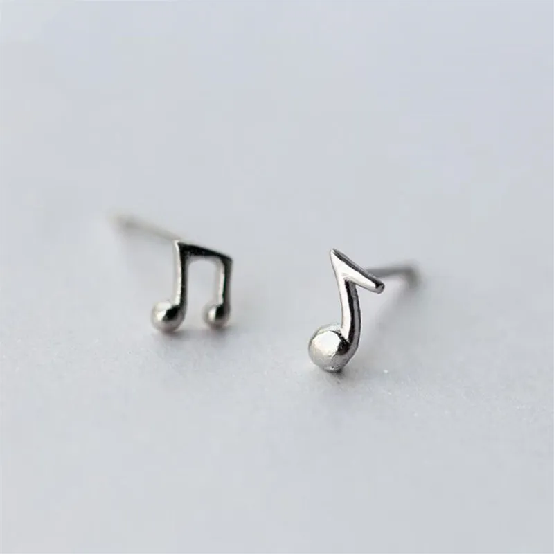 Nowa prosta biżuteria 925 Sterling Silver Kobiety Nuty Asymetria Słodkie wykwintne kolczyki sztyfty