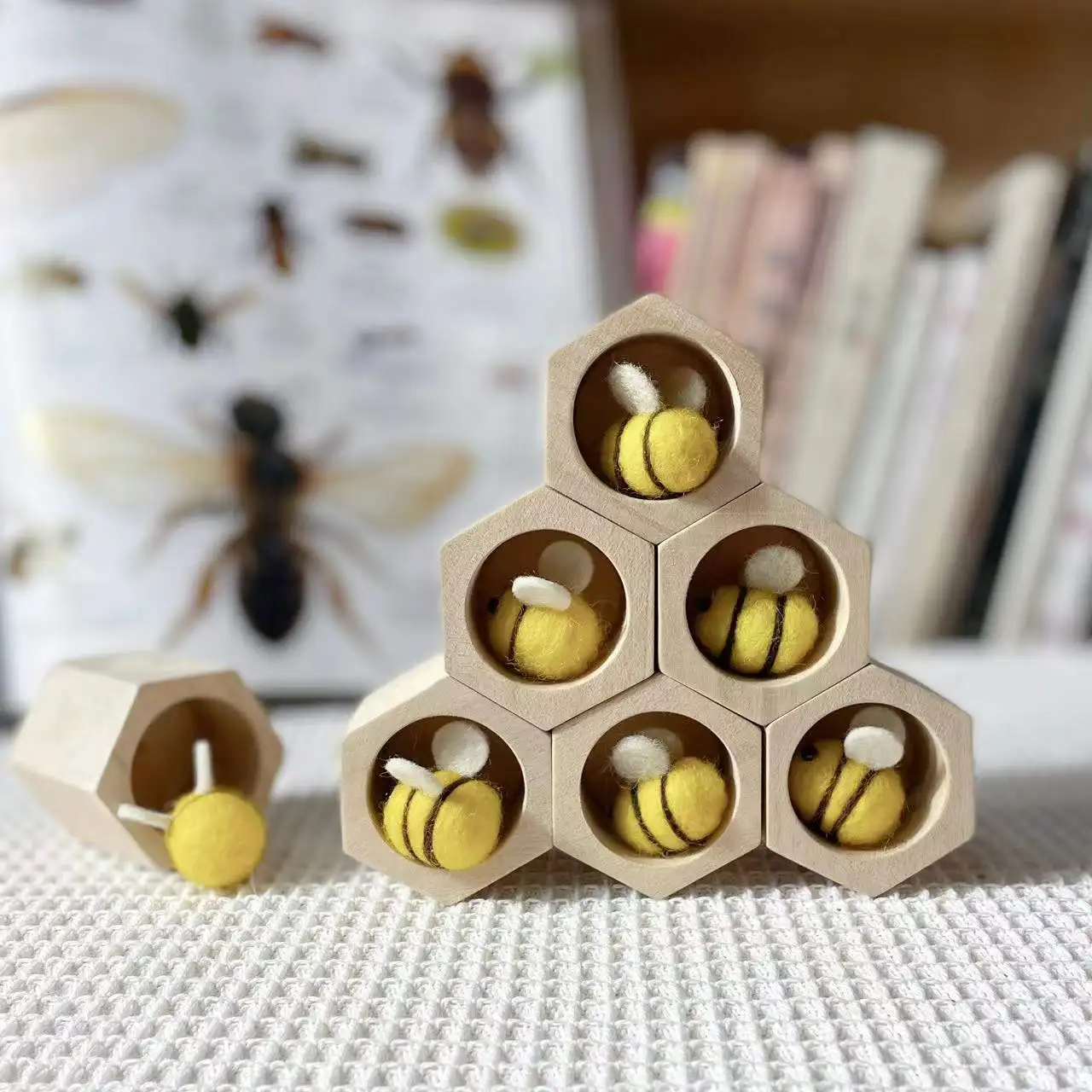 

Wooden Children Montessori Early Education Beehive Game Leaning Educatinal Toys Childhood Clip Small Bee Toy