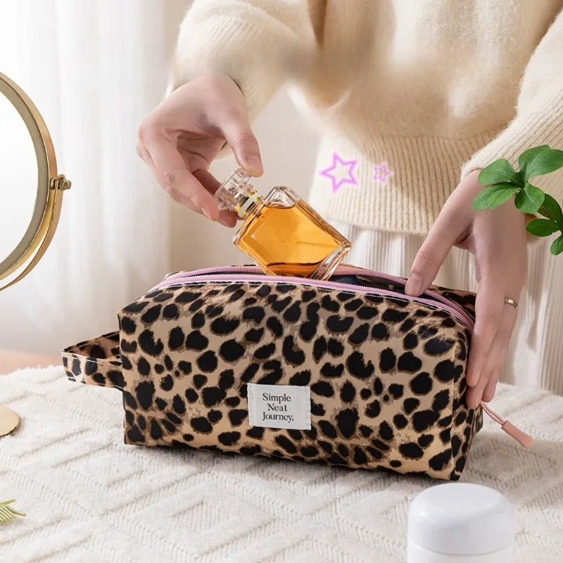 Leopard Print Travel Makeup Bag Waterproof Cosmetic Organizer Case Essential Cloth Toiletry Pouch for Women Business Travel