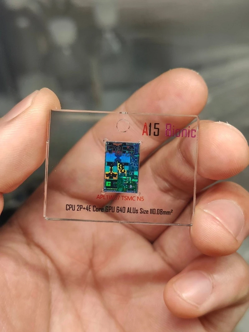 porte-cles-decoratif-en-forme-de-puce-de-processeur-a15-en-acrylique