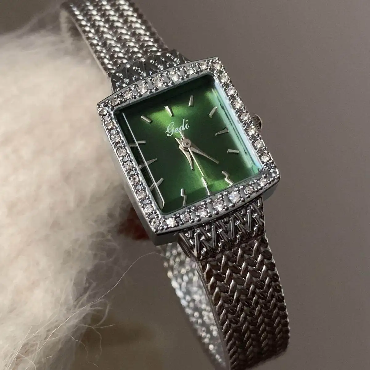 NewGreeTextured SquareDial Fashion Watch For WomenStylish Quartz Wristwatch, High-Quality Selected Timepiece, Women'S Accessory.