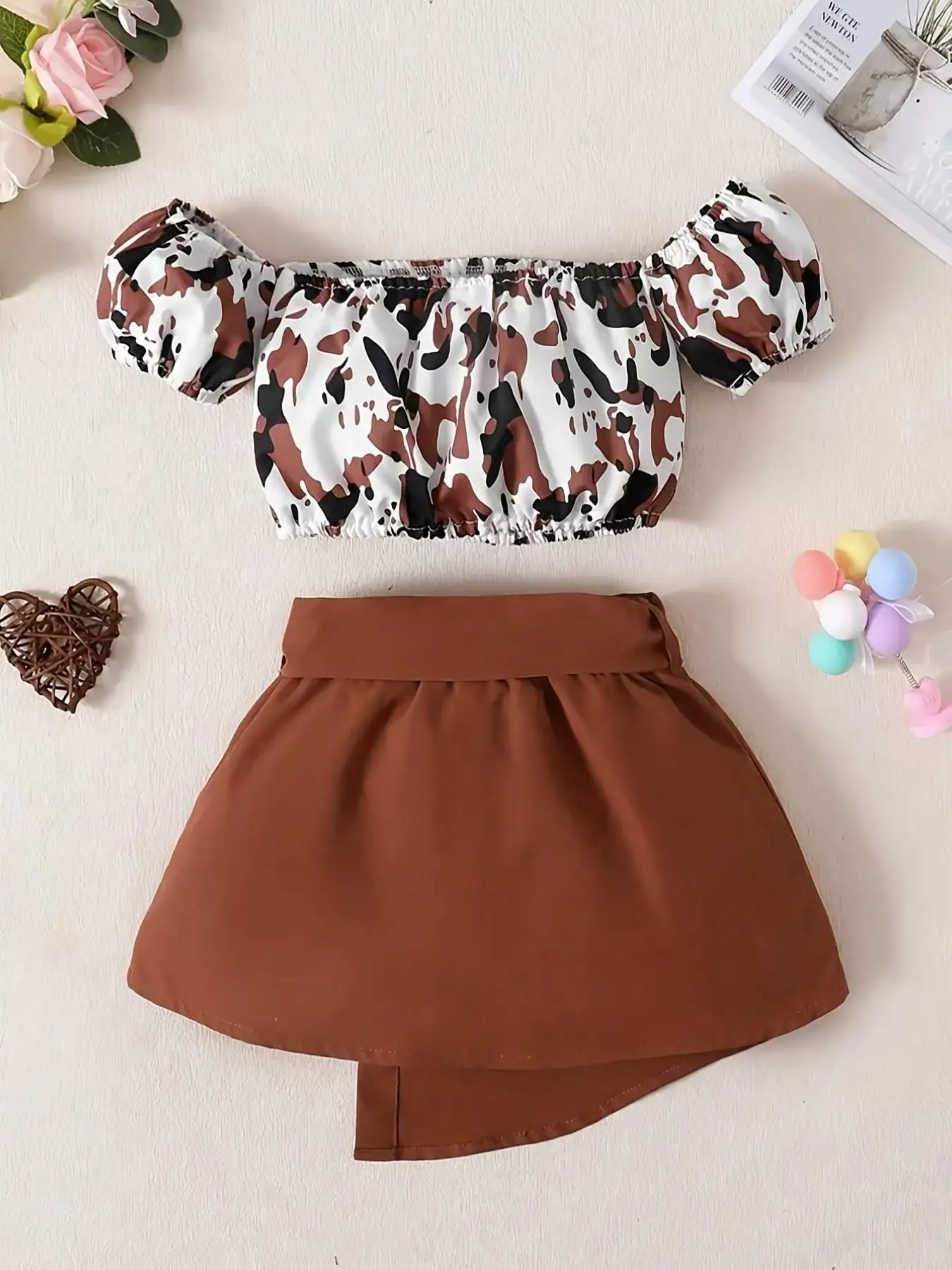 Casual off shoulder short sleeved leopard print top with zip ties and button decorations, solid color dress, girls' set