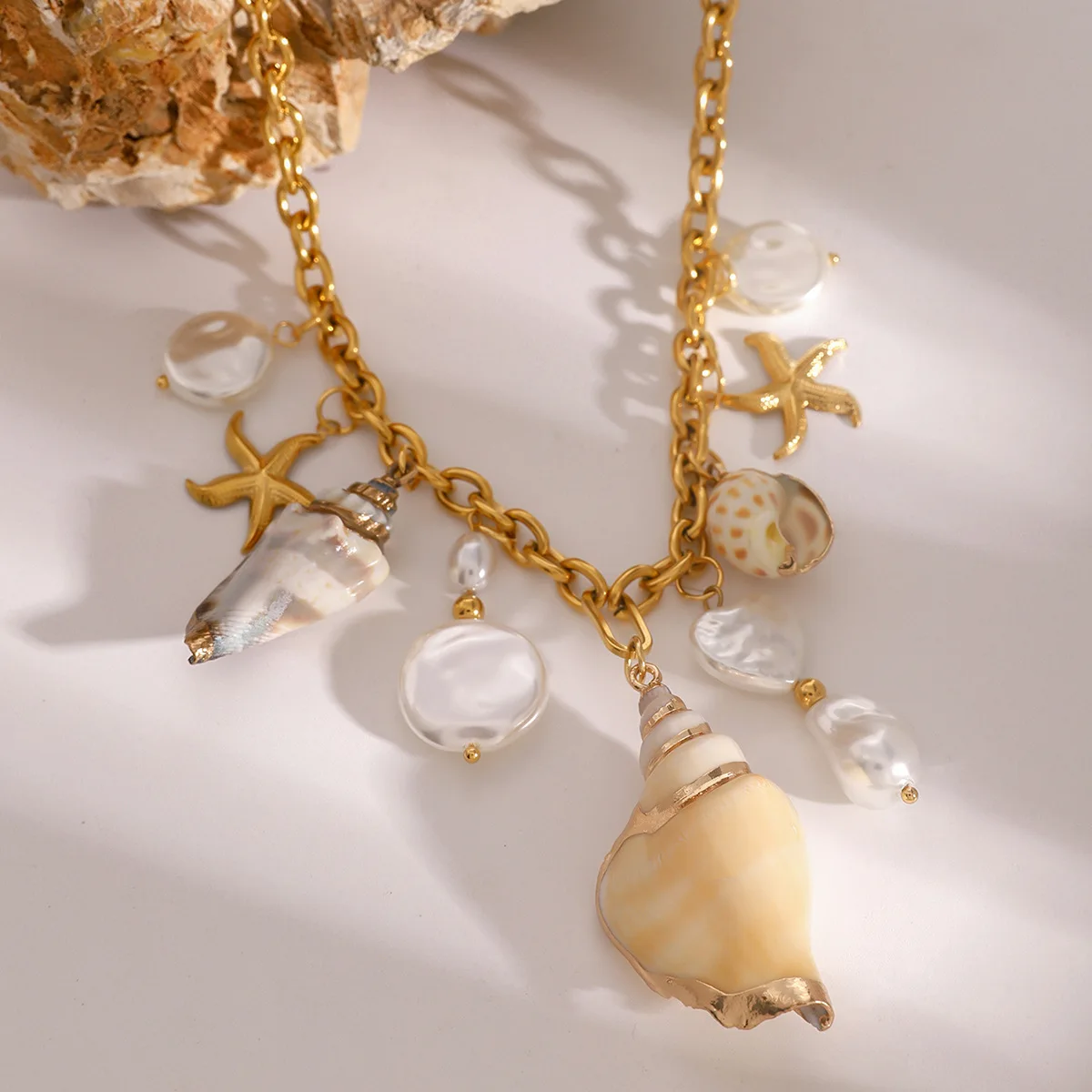 Nuevo Collar con Cole de Perla, o Inoxidable, Diseño de Caracol Marino con Textura Martillada,  de Mar, Estil...