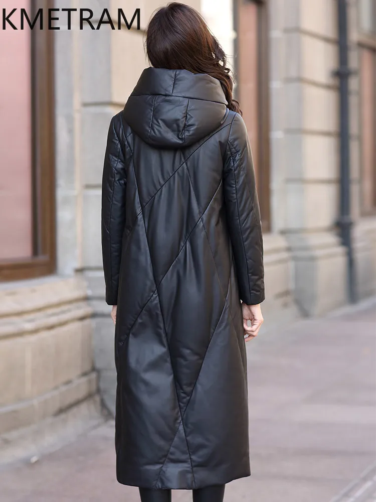 سترة من الجلد الطبيعي من جلد الغنم الطبيعي 100% من KMETRAM سترة بيضاء مبطنة بقلنسوة ملابس خارجية شتوية طويلة للسيدات ملابس خارجية جديدة 20257]