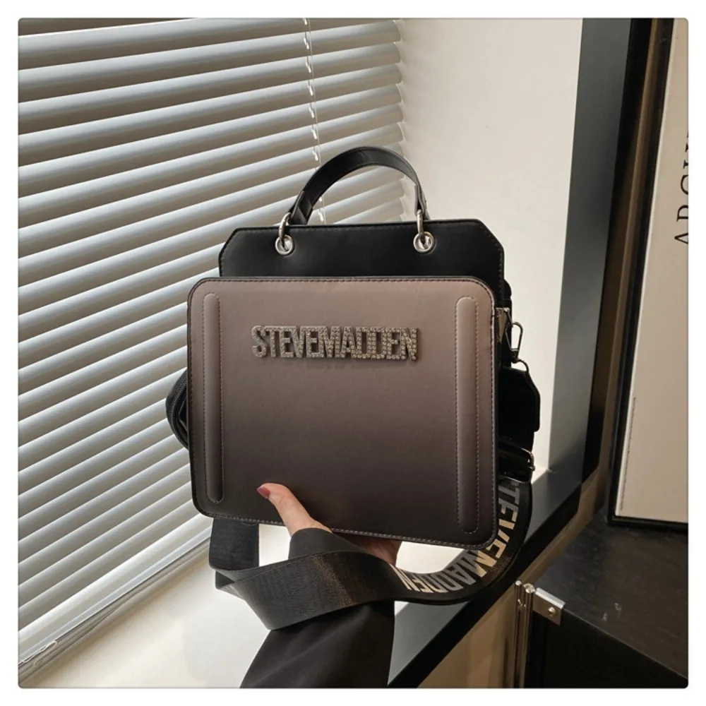 borsa-a-tracolla-quadrata-personalizzata-sm-brand-con-stampa-sfumata-borsa-a-mano-con-lettere-in-metallo-e-mini-pochette-tracolla-larga-stampata-per-il-pendolarismo
