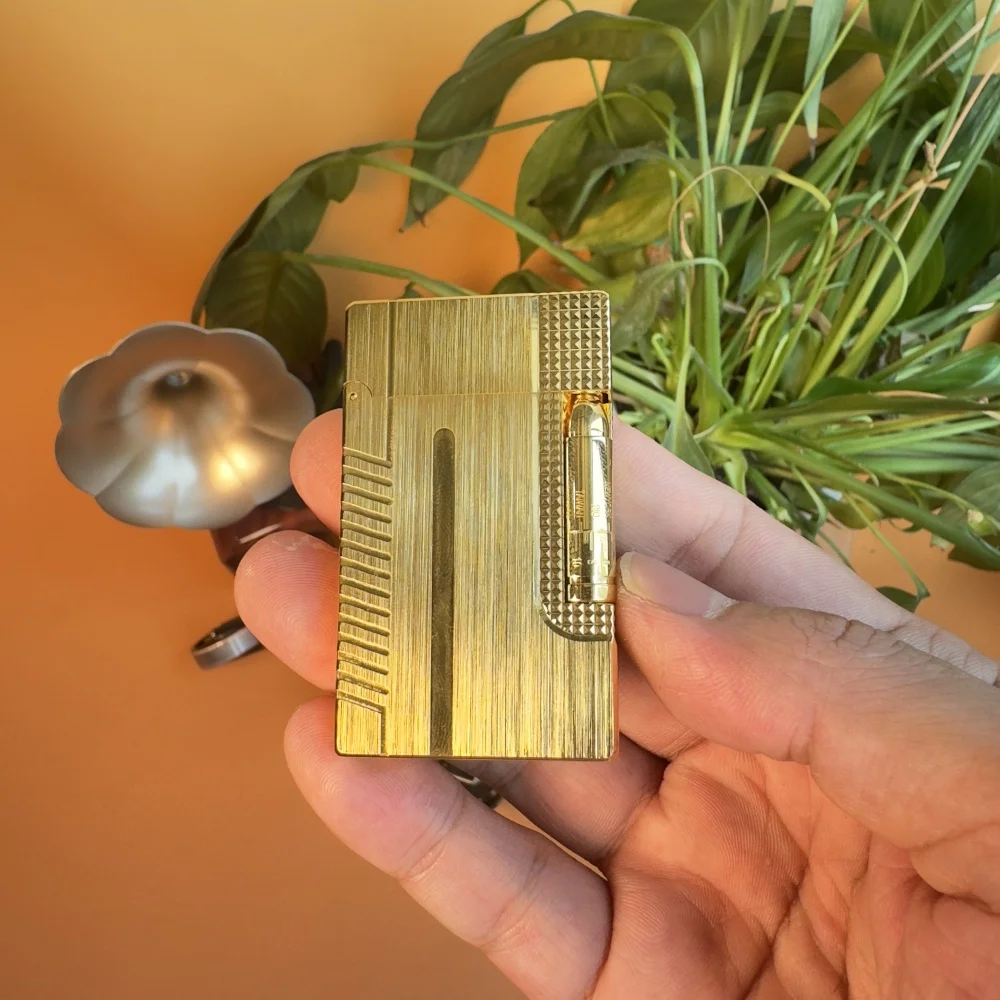 

Luxury pure copper custom lighter, loud and clear sound, a perfect gift for men, comes with a set of custom accessories.