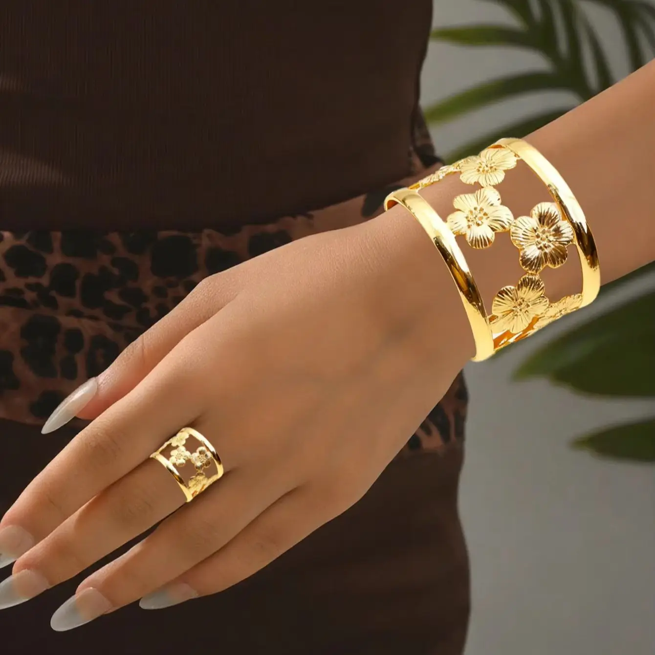 Elegant New Style Sweet and High-End Floral Fashion Adjustable Open-Ended Women's Bracelet and Ring Set