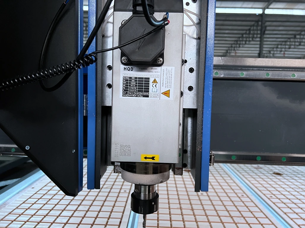 Klaar voor verzending!! China Top Kwaliteit Alpha 1325 CNC Router 4X8 3 Axis Hout CNC Router Prijzen Hout CNC Frezen Carving Machine