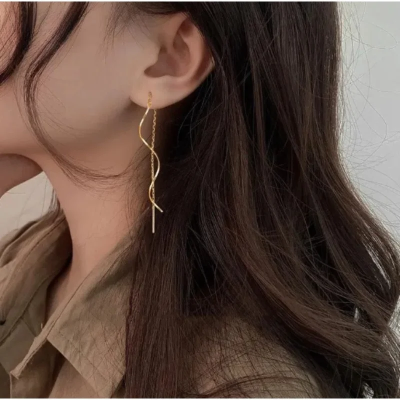 1 Pair Stainless Steel 18K Gold Plated Curve Dangle Earrings for Women Teen Girls Wave Dangle Earrings Threader Tassel